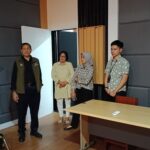 Staf Ahli Komdigi Tinjau Laboratorium Podcast IISIP Jakarta Usai Pelaksanaan Seminar di Kampus Tercinta (1)